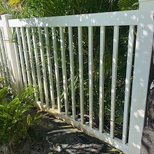 Flawless-vinyl-fence-restoration-right-here-in-Kailua-Hawaii 6